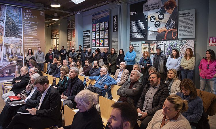 Espai Línia inaugura la primera exposició de premsa metropolitana de Barcelona
