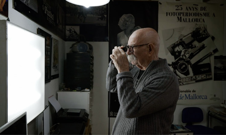 IB3 estrena un documental sobre el fotoperiodista Torrelló