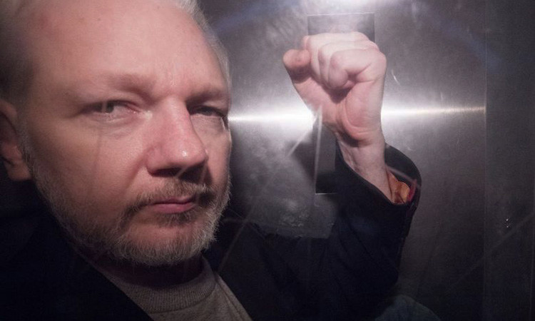 El Consell de la Informació i el Col·legi de Periodistes rebutgen l’extradició de Julian Assange