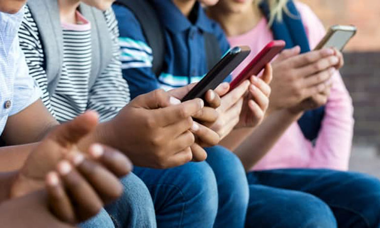 Per què les xarxes socials volen atreure els menors?