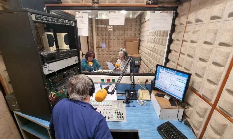 Locutors de ràdio de la tercera edat a Barberà: “Tenim moltes coses a dir”